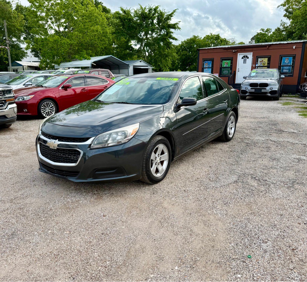 2016 Chevrolet Malibu Image 2