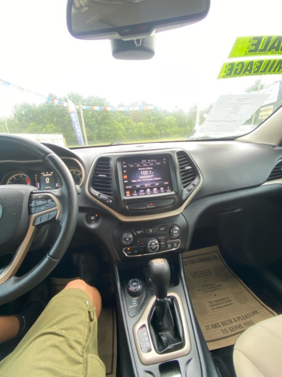 2016 Jeep Cherokee Image 10