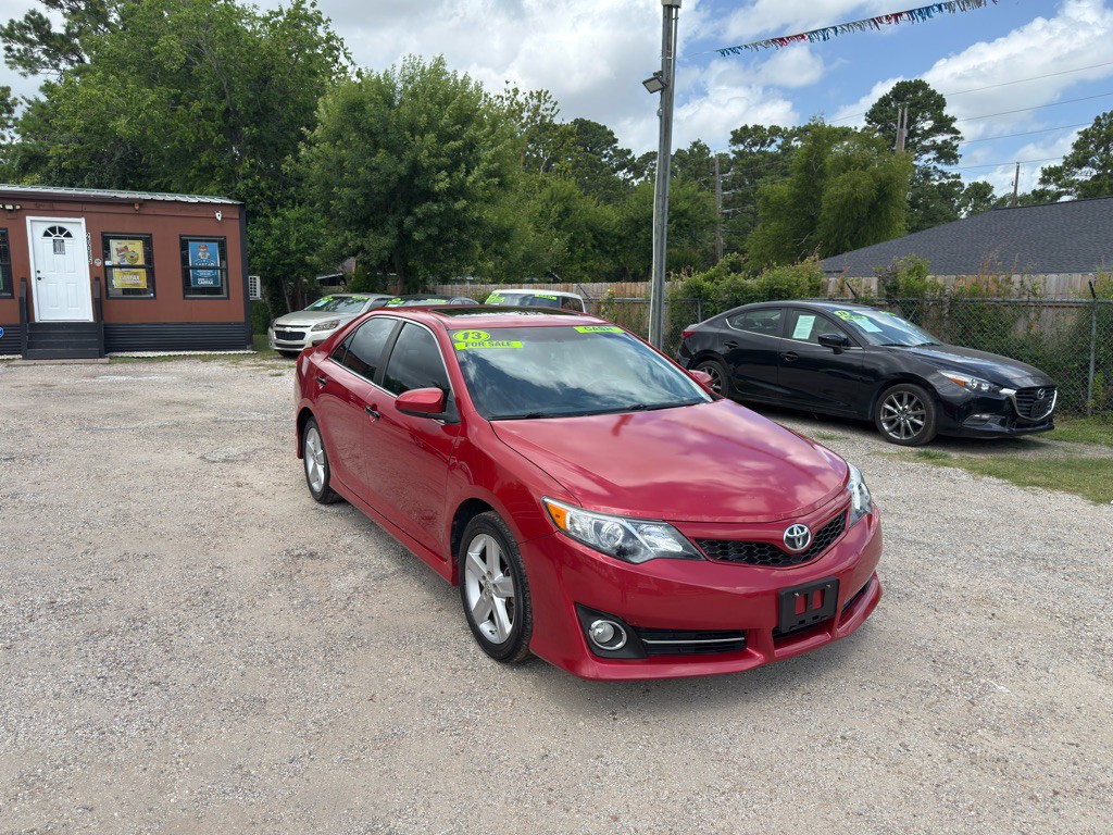 2013 Toyota Camry Image 2