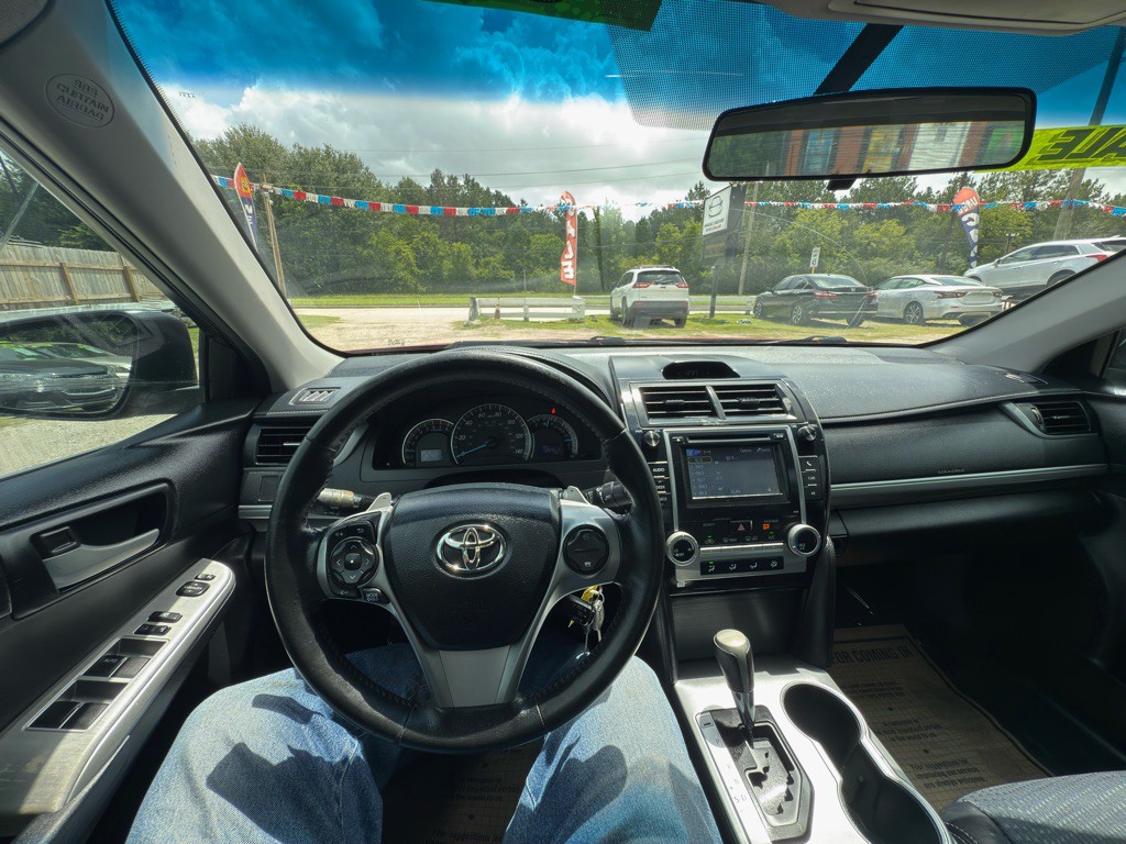 2013 Toyota Camry Image 10