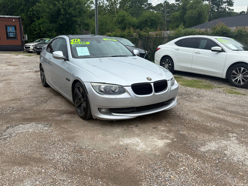 2011 BMW 3 Series Image 1