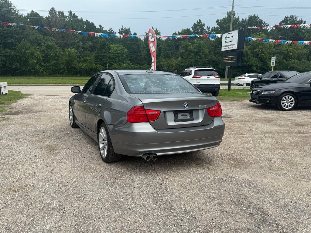 2011 BMW 3 Series Image 3