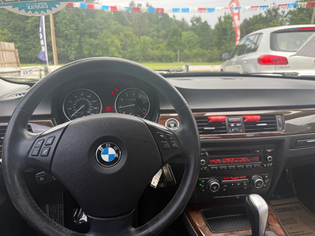 2011 BMW 3 Series Image 8