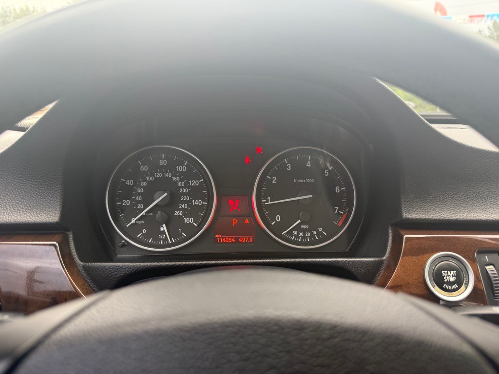 2011 BMW 3 Series Image 9