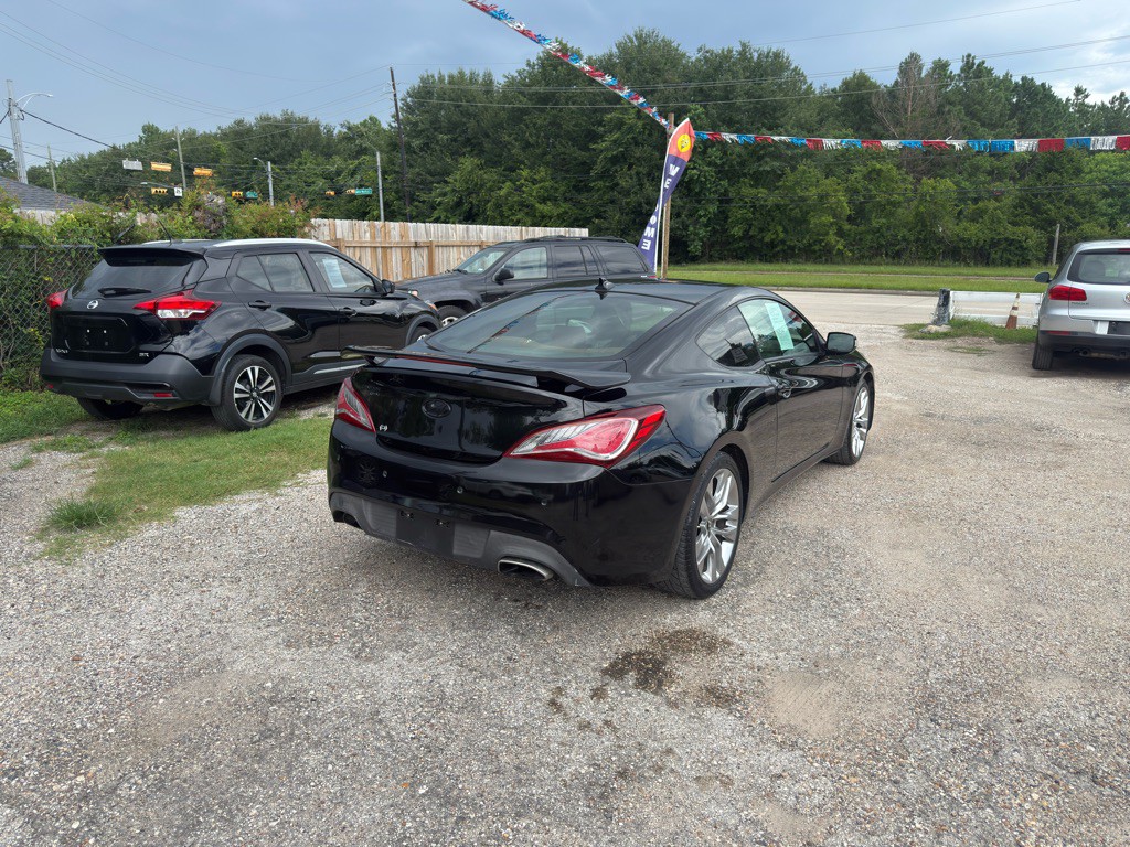 2015 Hyundai Genesis Image 3