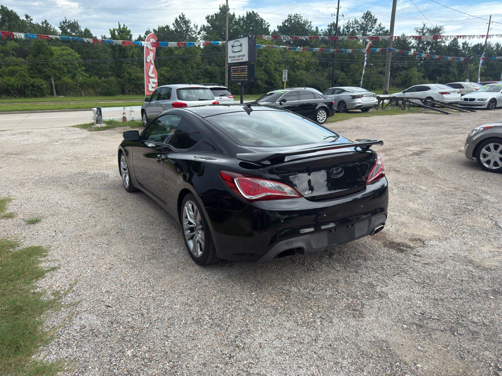 2015 Hyundai Genesis Image 4