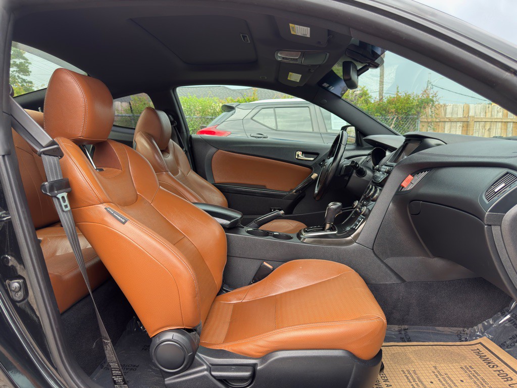 2015 Hyundai Genesis Image 6