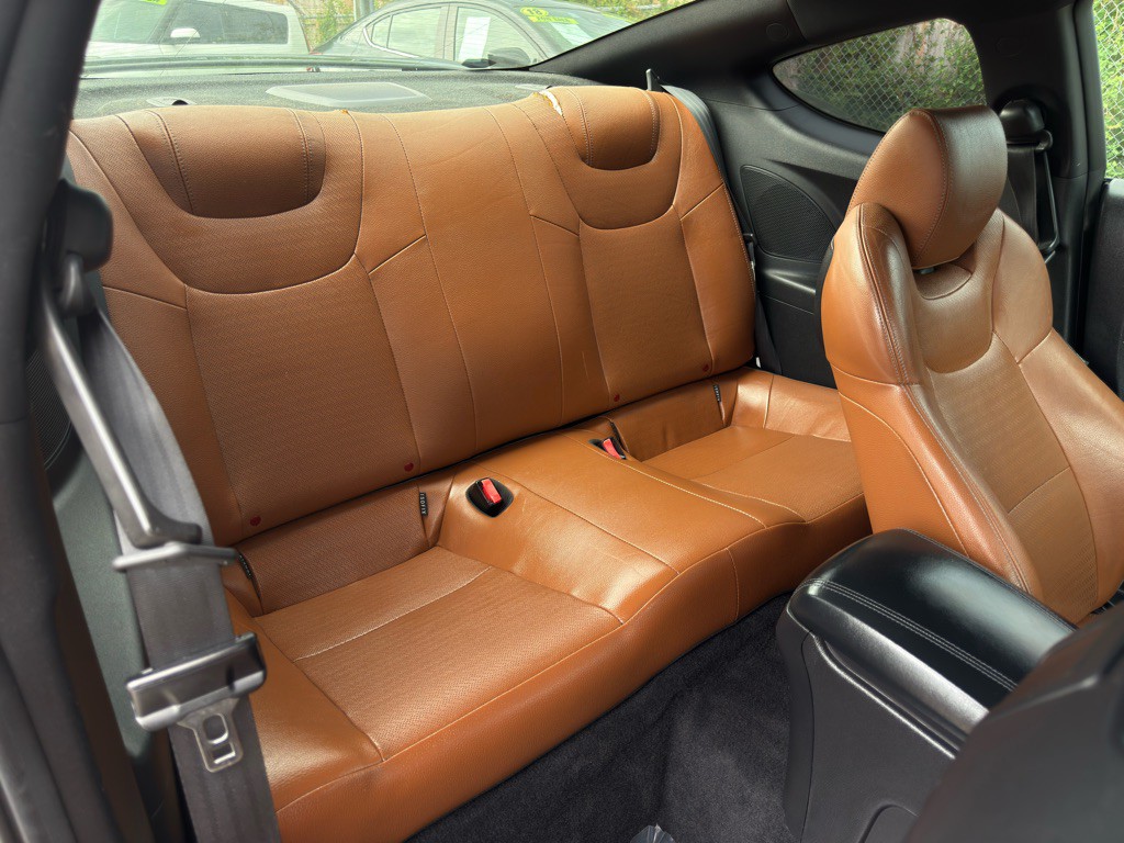 2015 Hyundai Genesis Image 8