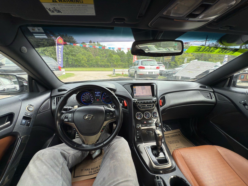 2015 Hyundai Genesis Image 9