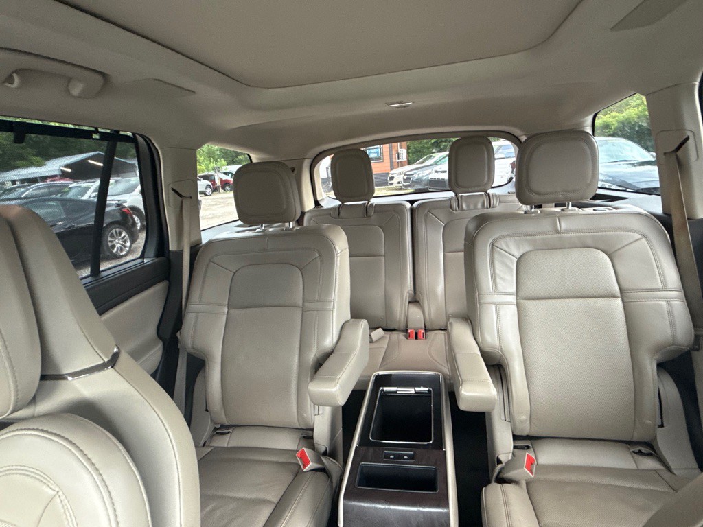 2022 Lincoln Aviator Image 16