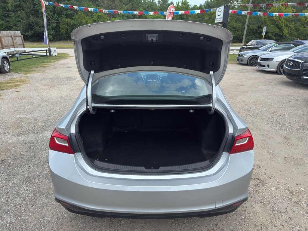 2017 Chevrolet Malibu Image 3