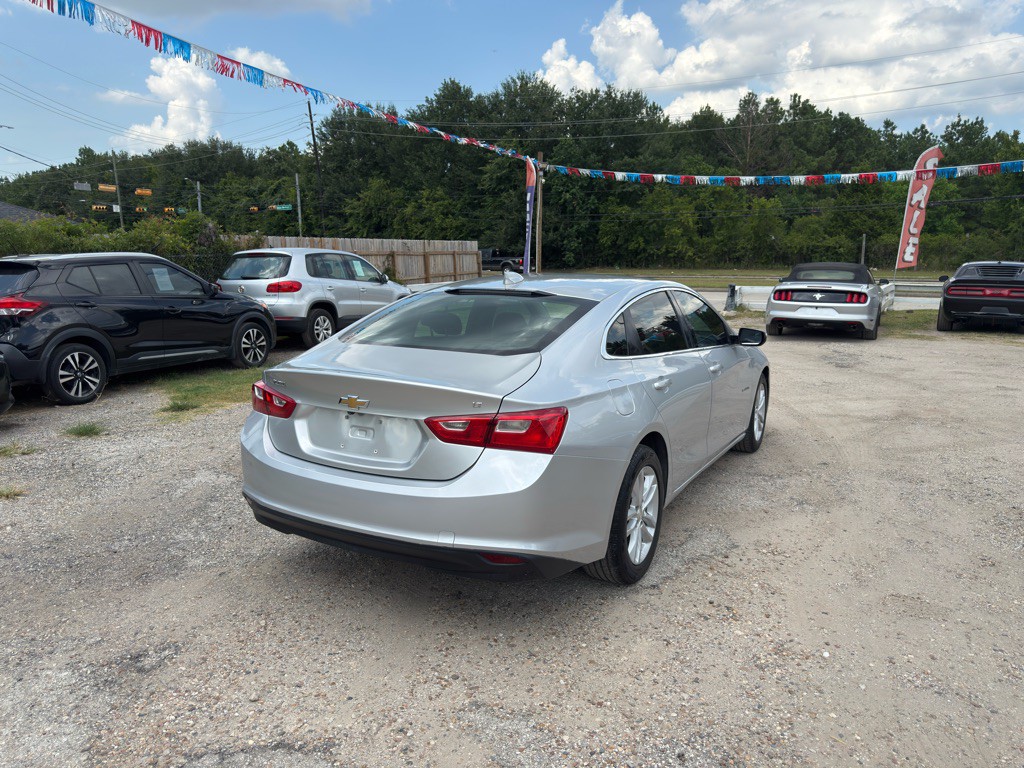 2017 Chevrolet Malibu Image 4