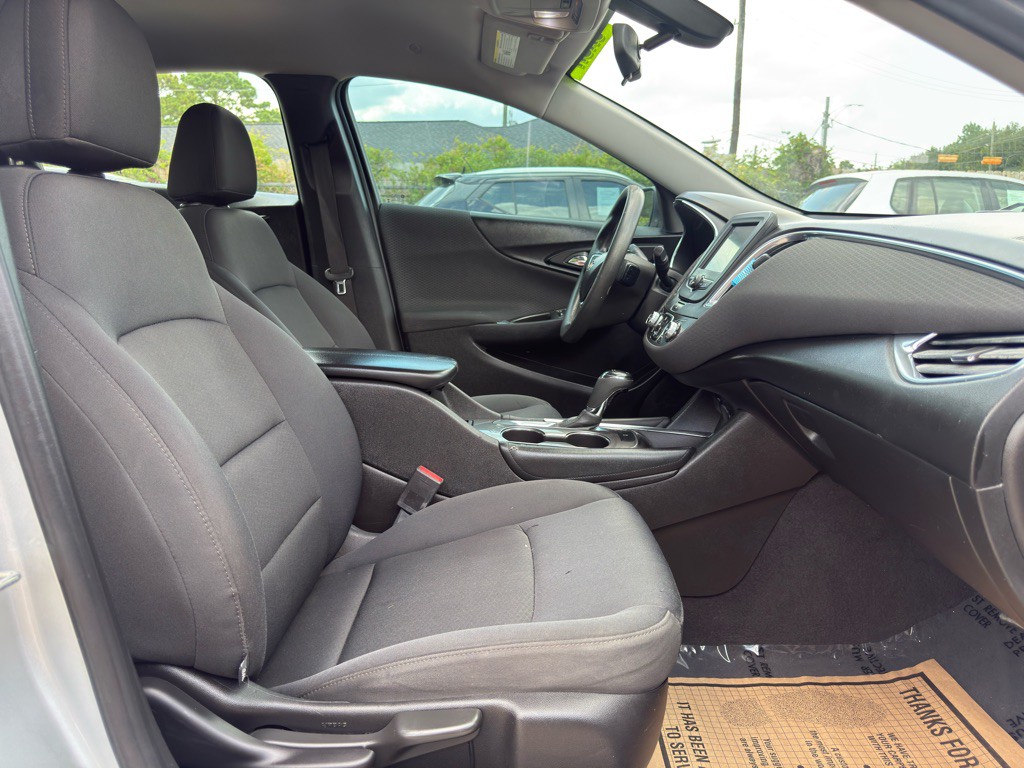 2017 Chevrolet Malibu Image 6