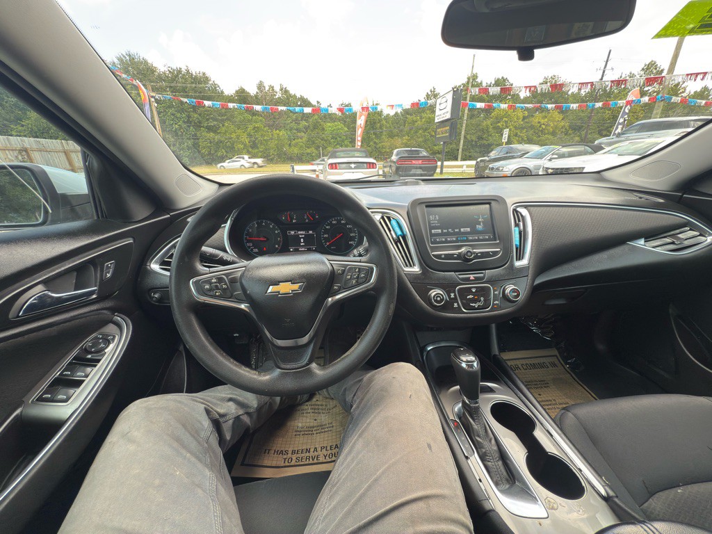 2017 Chevrolet Malibu Image 8