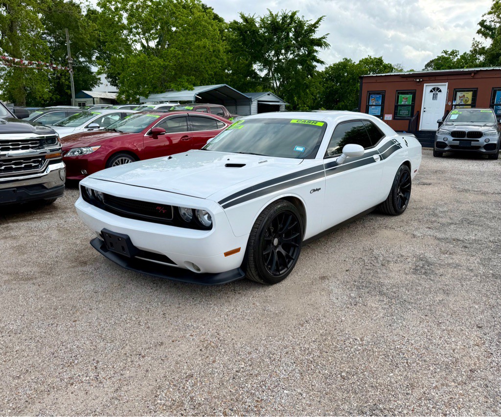 2014 Dodge Challenger Image 2