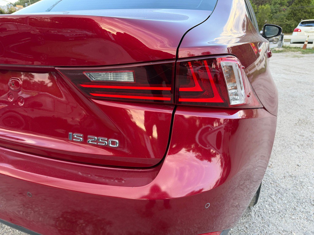 2015 Lexus IS Image 6