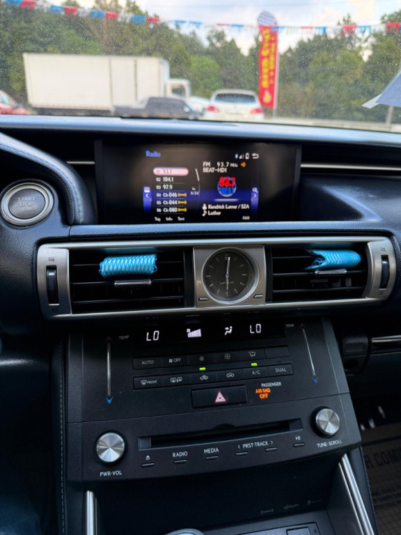 2015 Lexus IS Image 12