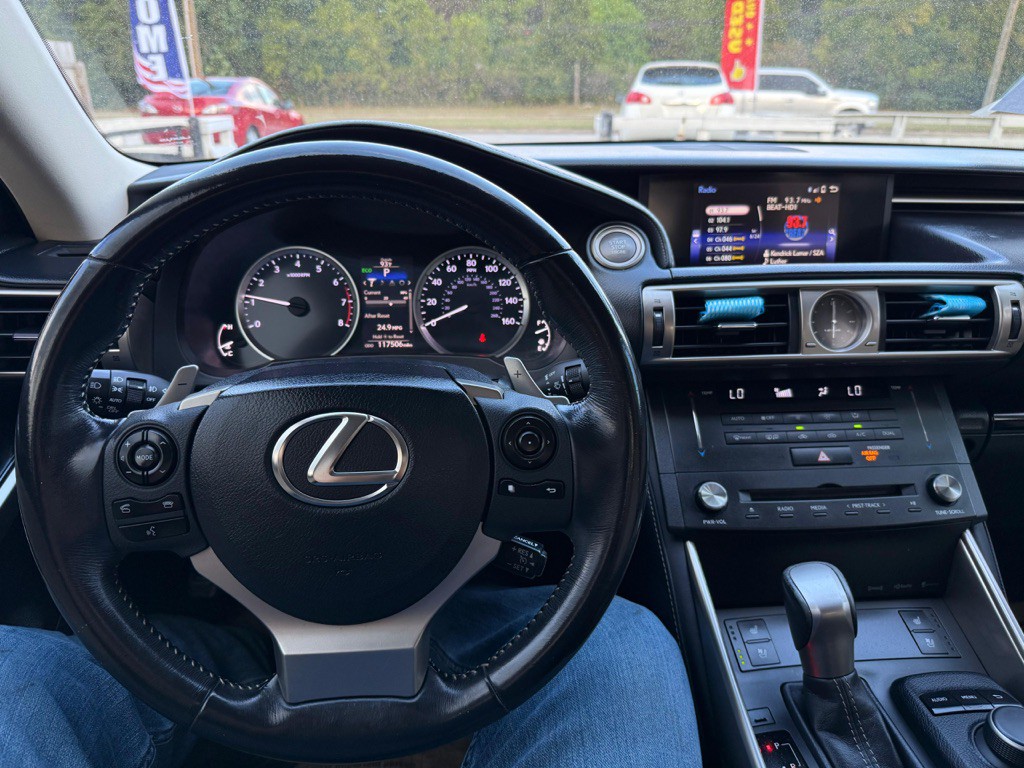 2015 Lexus IS Image 13