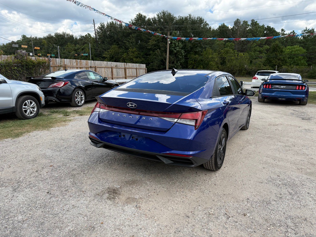 2021 Hyundai Elantra Image 3