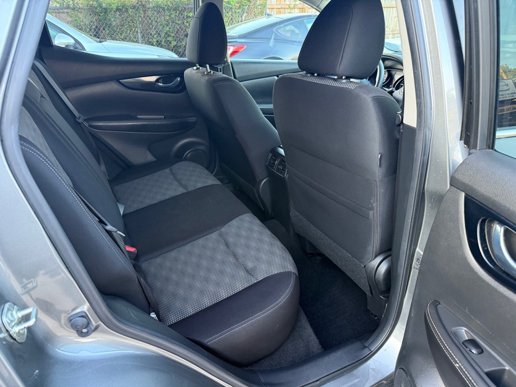 2018 Nissan Rogue Image 6