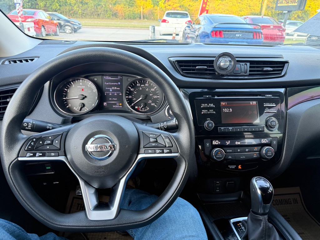 2018 Nissan Rogue Image 8