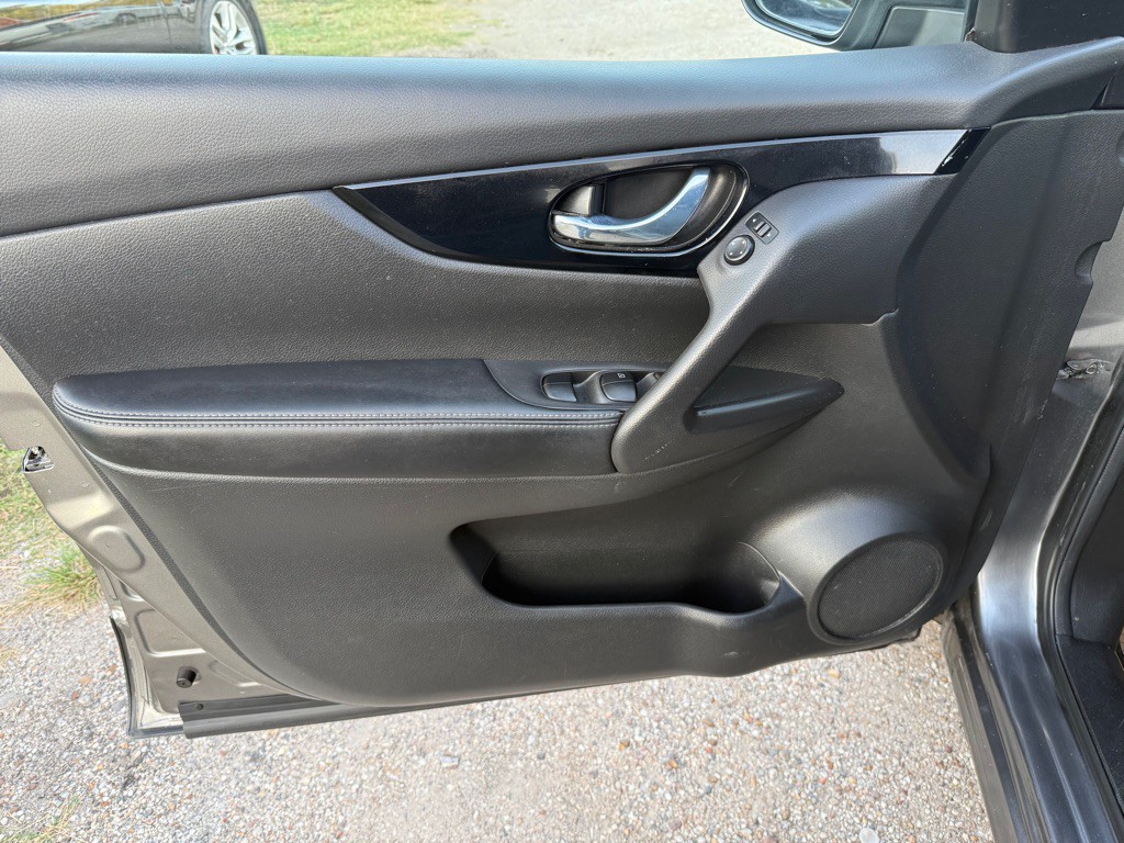 2018 Nissan Rogue Image 9