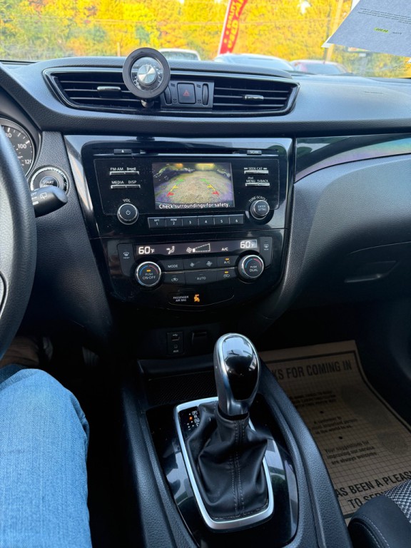 2018 Nissan Rogue Image 10