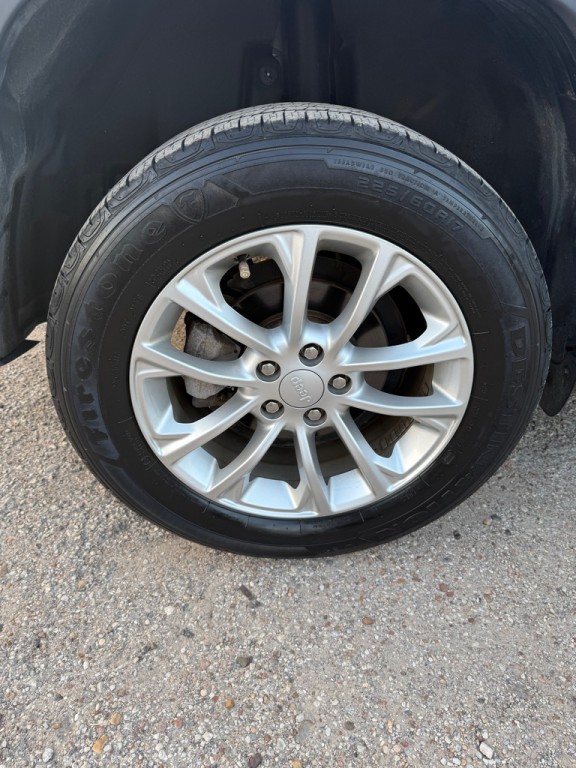 2019 Jeep Cherokee Image 5