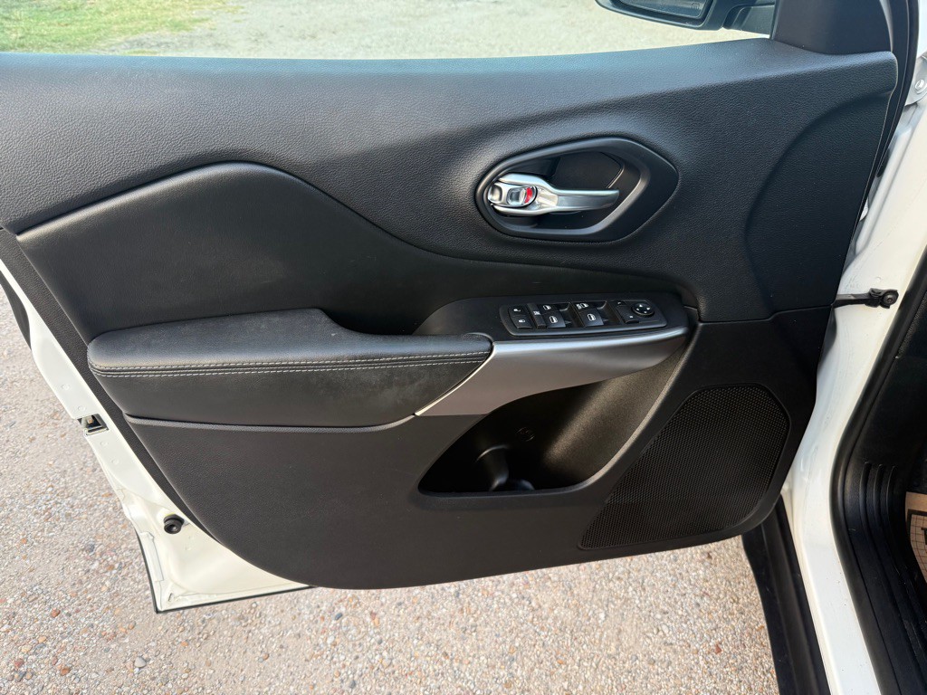 2019 Jeep Cherokee Image 11