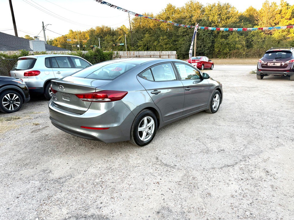 2018 Hyundai Elantra Image 3