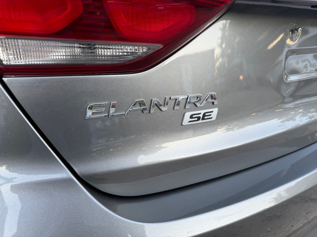 2018 Hyundai Elantra Image 5