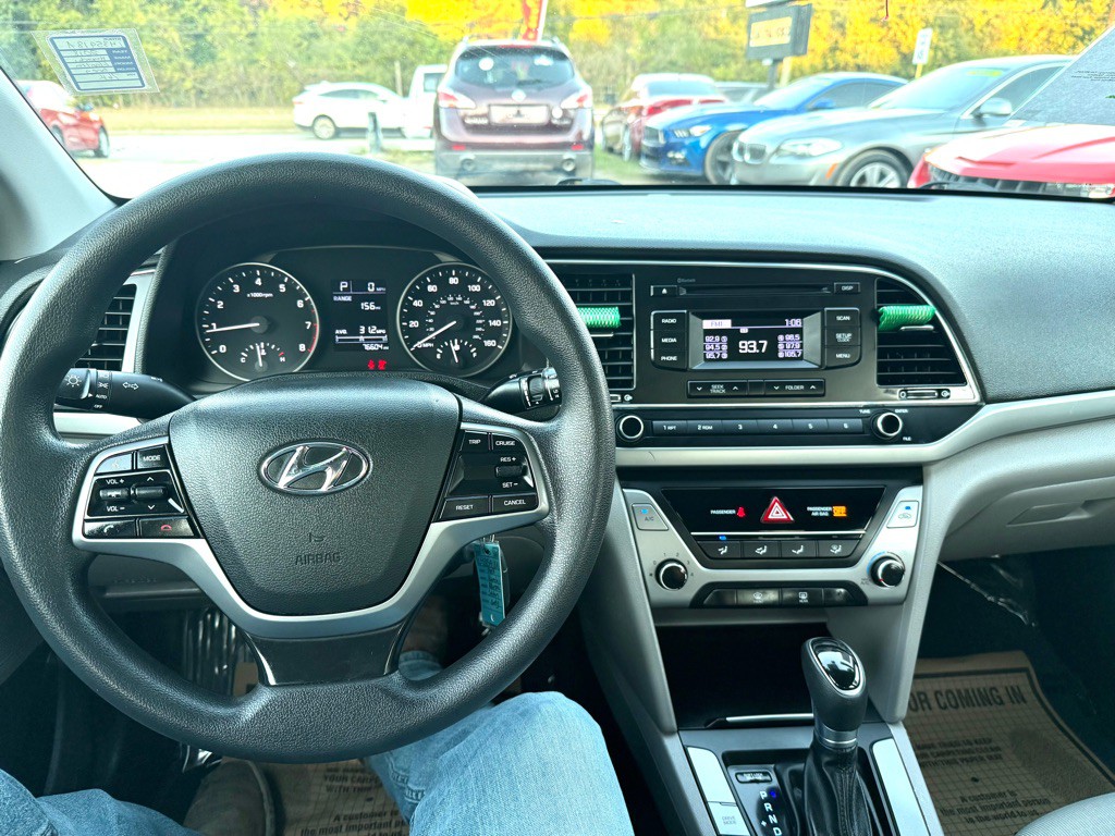 2018 Hyundai Elantra Image 8