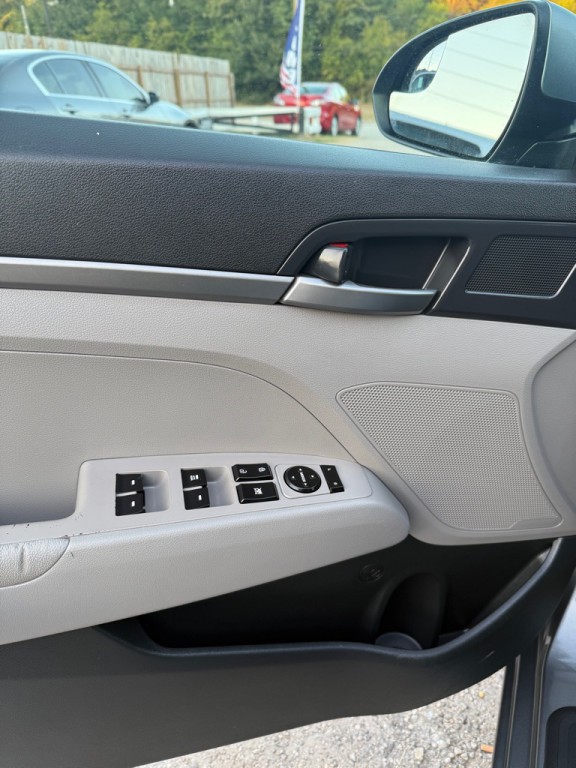 2018 Hyundai Elantra Image 11