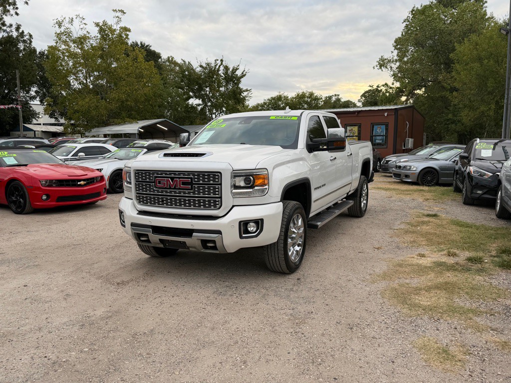 2018 GMC Sierra Image 2