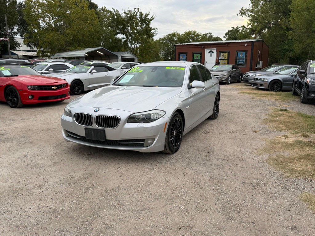 2011 BMW 5 Series Image 2