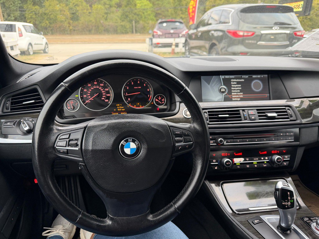2011 BMW 5 Series Image 10