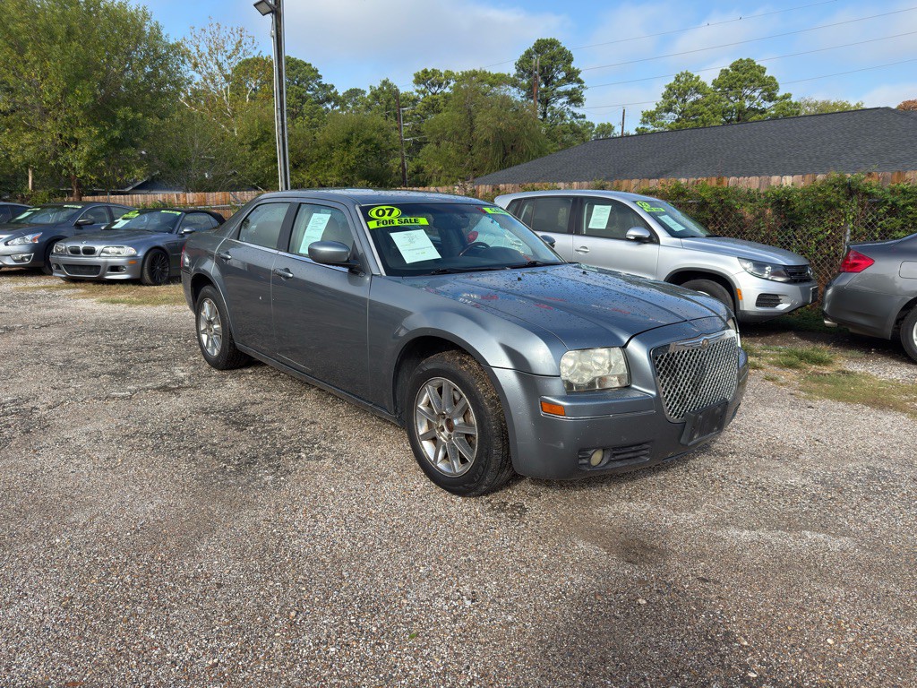 2007 Chrysler 300 Image 2