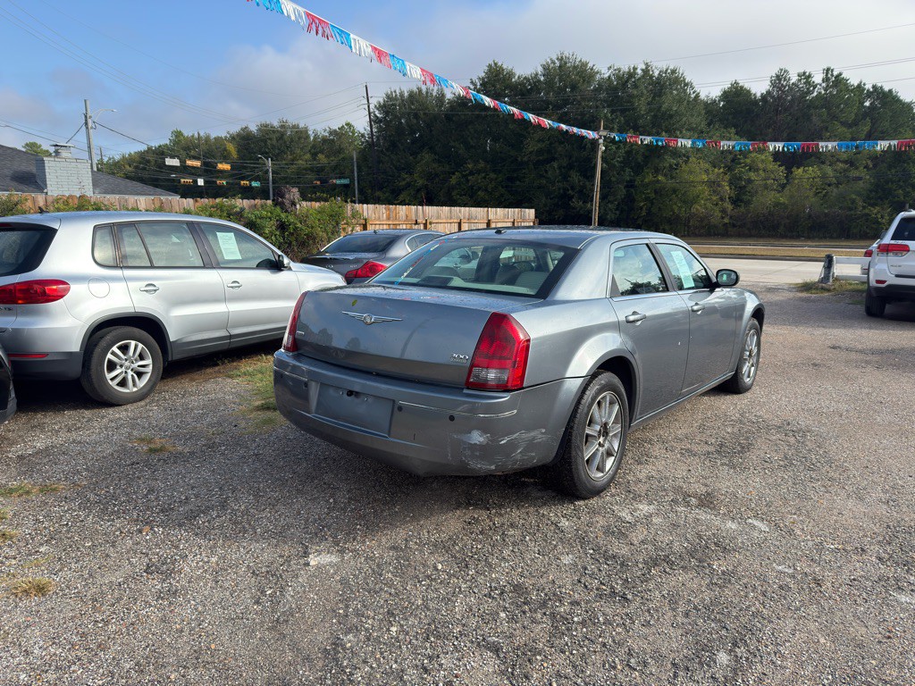 2007 Chrysler 300 Image 3