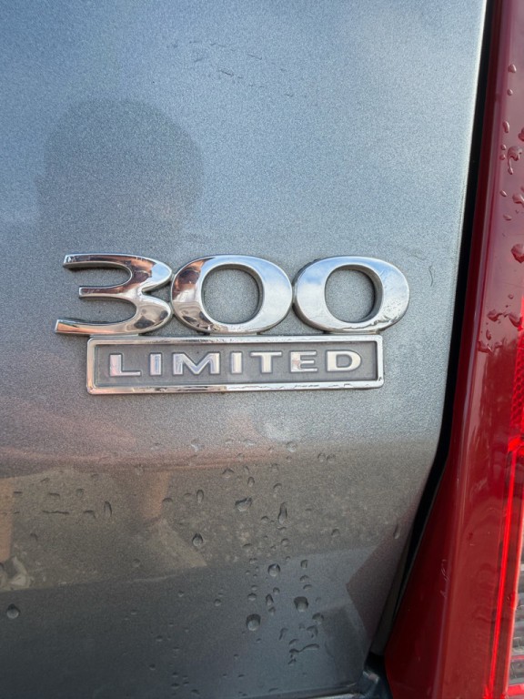 2007 Chrysler 300 Image 9