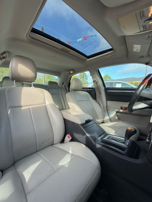 2007 Chrysler 300 Image 10