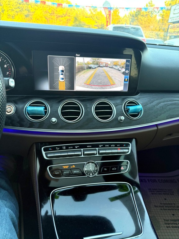 2017 Mercedes-Benz E-Class Image 9