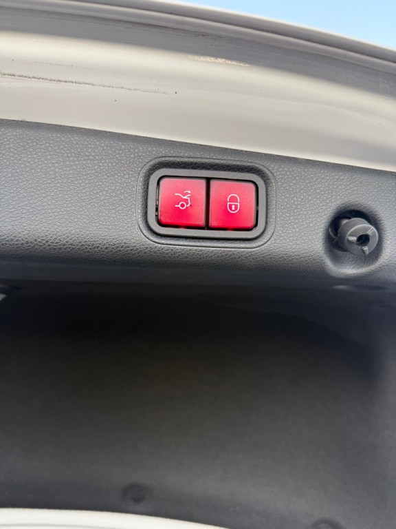 2017 Mercedes-Benz E-Class Image 13