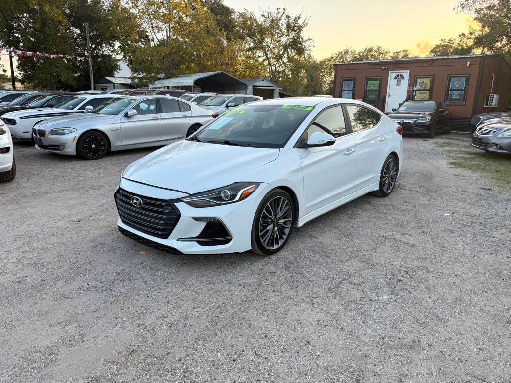 2017 Hyundai Elantra Image 2