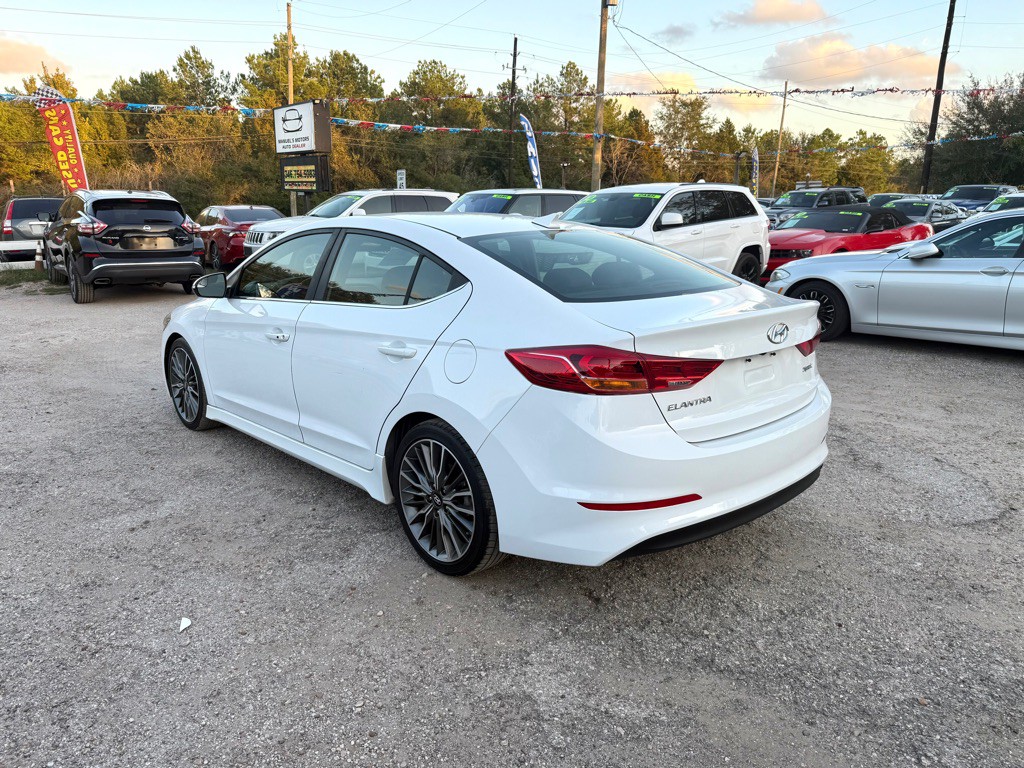 2017 Hyundai Elantra Image 4