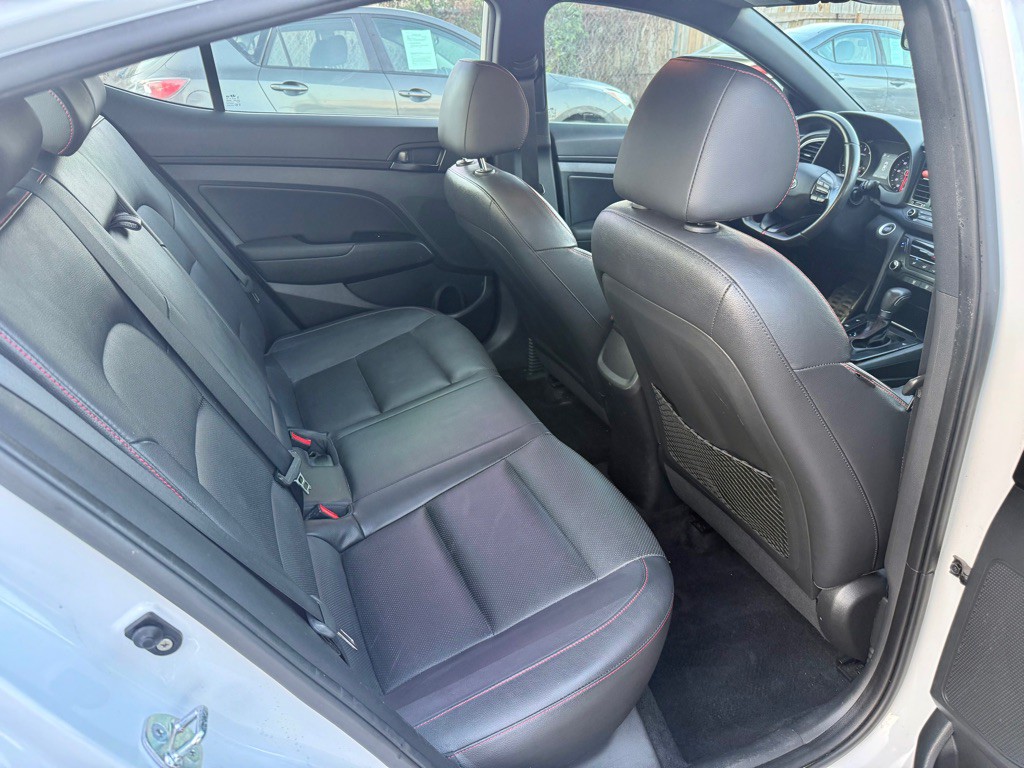 2017 Hyundai Elantra Image 6