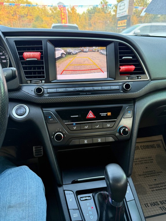 2017 Hyundai Elantra Image 8