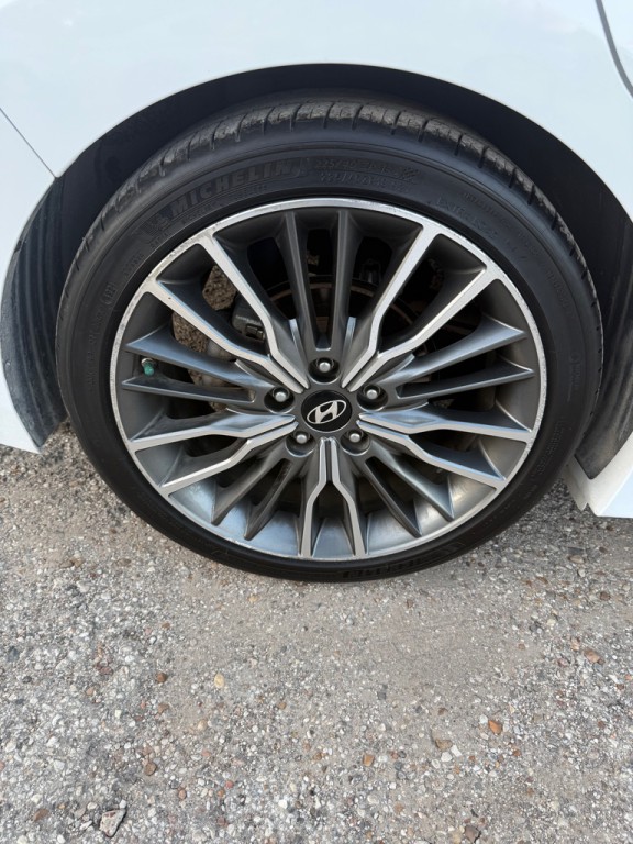 2017 Hyundai Elantra Image 12