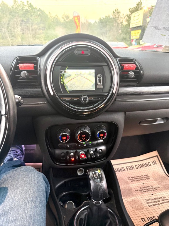 2017 MINI Cooper Image 9