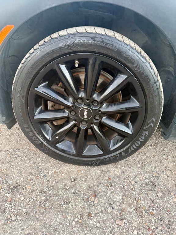 2017 MINI Cooper Image 11