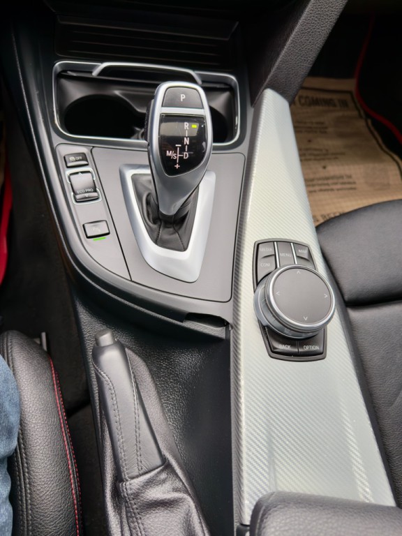 2018 BMW 3 Series Image 11